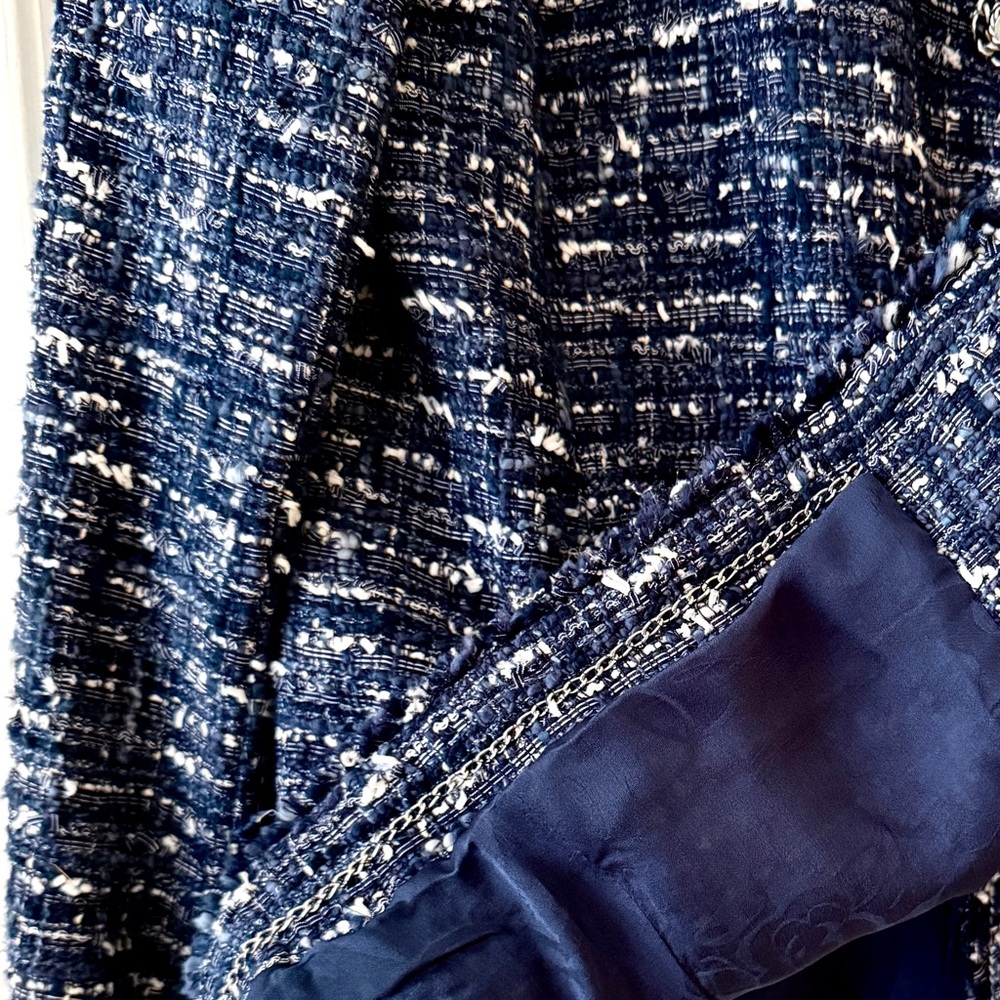 Vintage CHANEL Navy Tweed Blazer - Picture 3 of 6